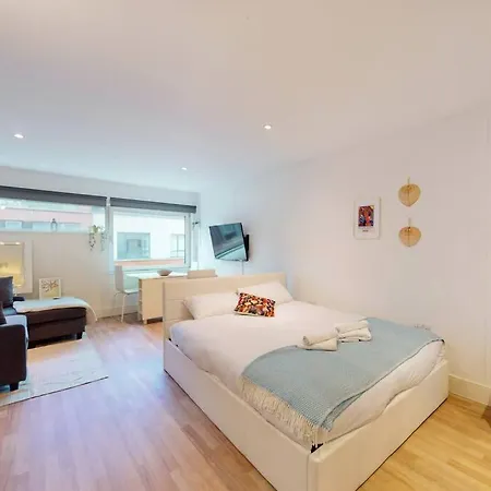 Stunning Studio Apt- 5 Min Walk To Borough Station London Exterior photo