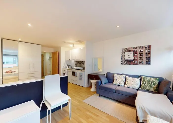 Stunning Studio Apt- 5 Min Walk To Borough Station